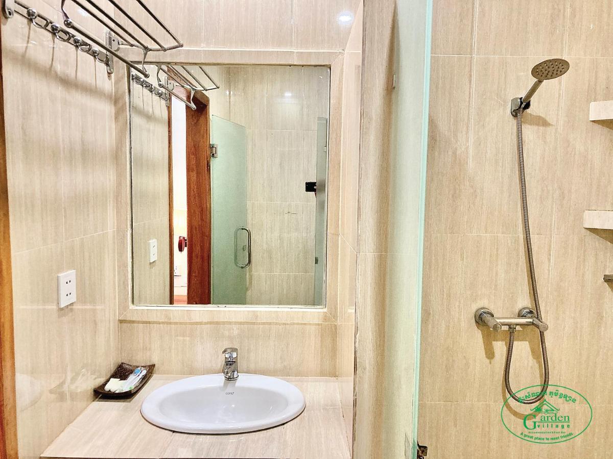 Garden Village Guesthouse & Pool Bar Сием Реап Екстериор снимка