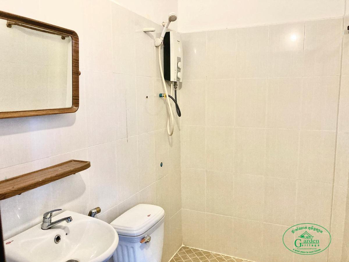 Garden Village Guesthouse & Pool Bar Сием Реап Екстериор снимка